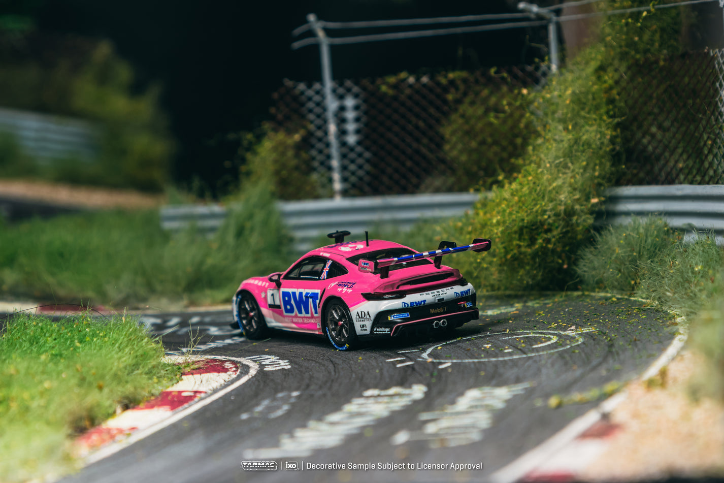 Tarmac Works 1:64 Porsche 911 GT3 Cup (992) Porsche Mobil 1 Supercup 2024